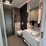 Отель Sam Royal