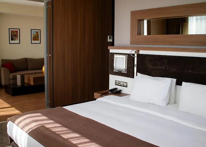 Отель Sam Royal